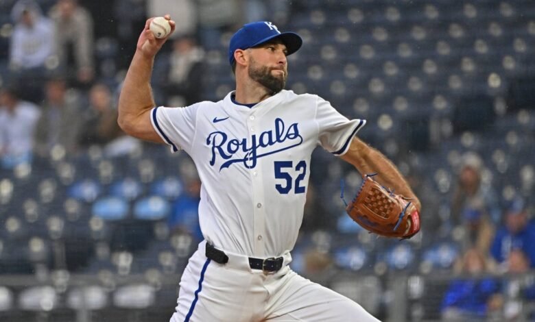 Los Reales se mudaron a Michael Wacha para suspender el deslizamiento en comparación con la tarjeta Los Reales se mudaron a Michael Wacha para suspender el deslizamiento en comparación con la tarjeta