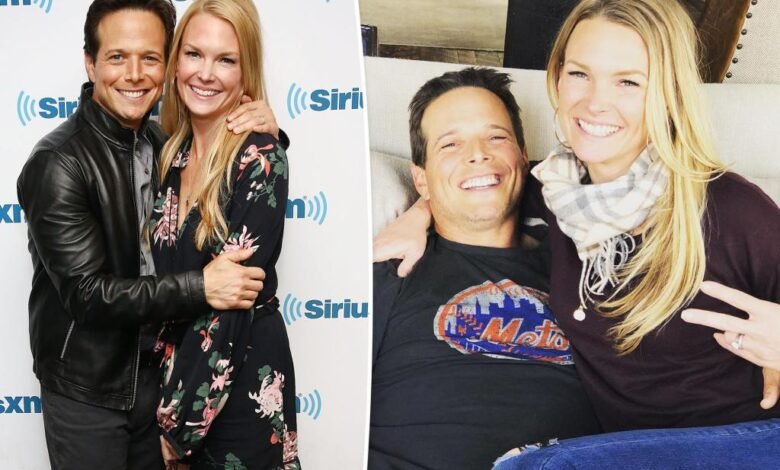 Mujer triste de Scott, Kelly Wolf Home 911 llora en la llamada
