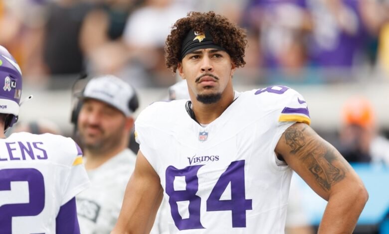 Viking Te Josh Oliver Signs durante 3 años