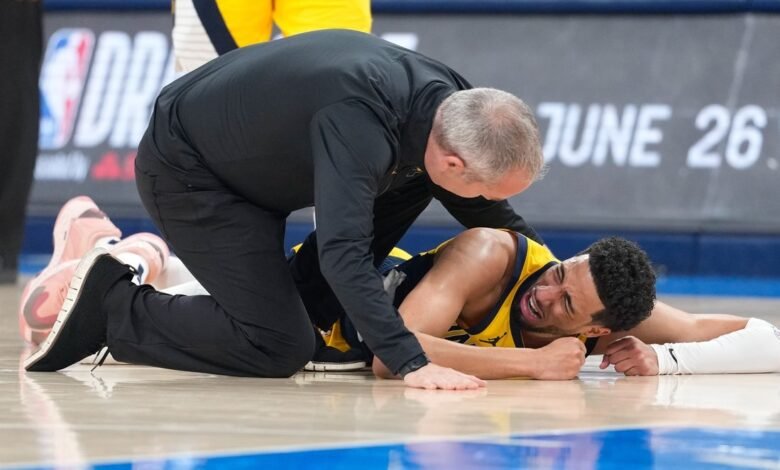 Haliburton Tyrese Haliburton de Pacers ayudó a la cancha después de la lesión del juego 7 Haliburton Tyrese Haliburton de Pacers ayudó a la cancha después de la lesión del juego 7