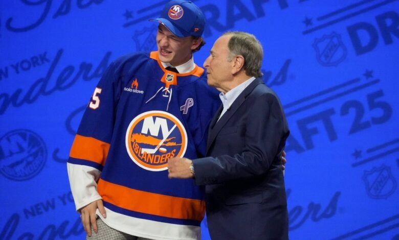 Los isleños eligen a Matthew Schaefer No. 1 en 2025 NHL Draft