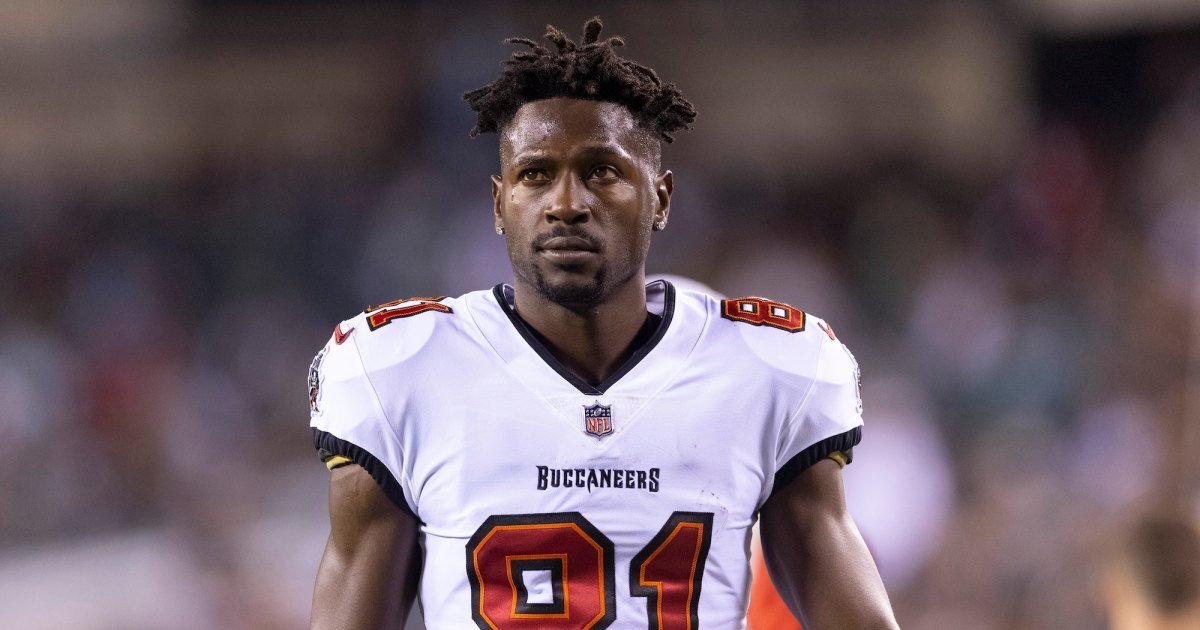 El exjugador de la NFL Antonio Brown es buscado por intento de asesinato