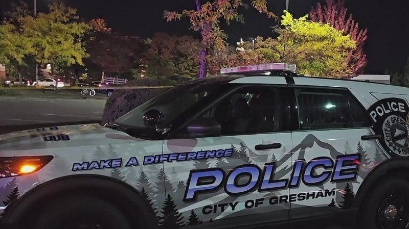 Golpe de peatones, asesinado por vehículo mientras camina por la acera de Gresham