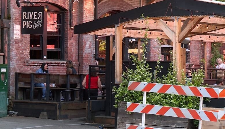 Vecinos, Pbot harto de NW 13th Outdoor Plaza Vecinos, Pbot harto de NW 13th Outdoor Plaza