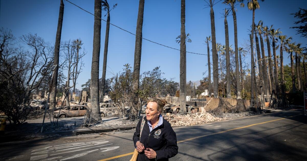 Al igual que el alcalde Bass, la supervisora Kathryn Barger también eliminó sus mensajes de texto de fuego