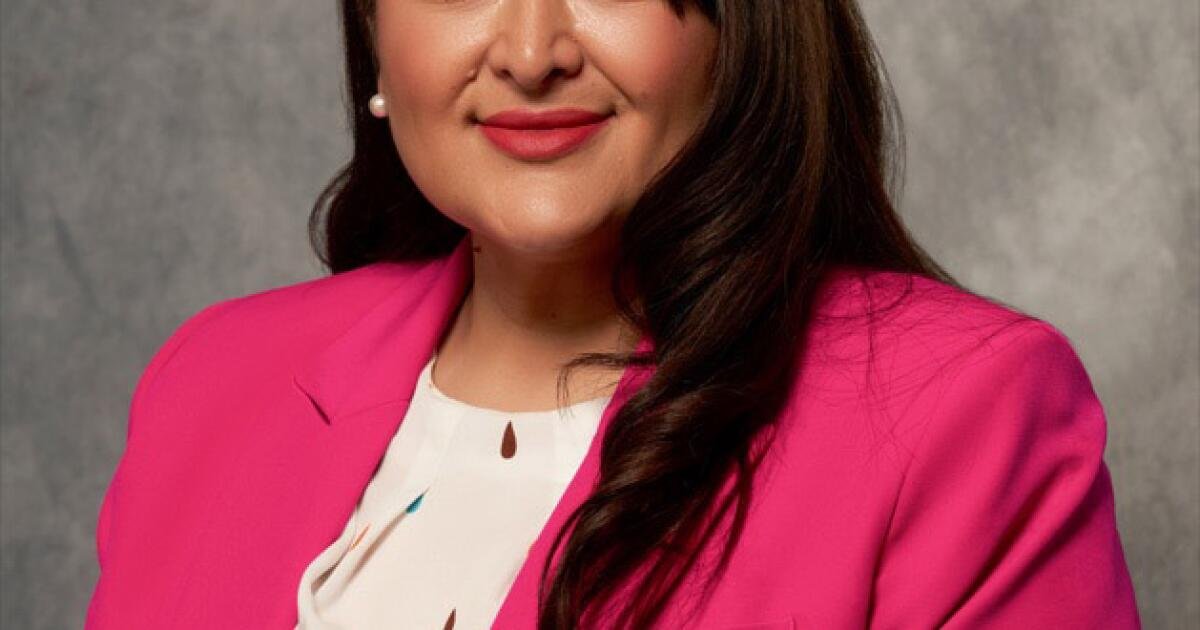 Oficial del condado de LA en agua caliente después de que ella parece llamar a las pandillas para desafiar el hielo