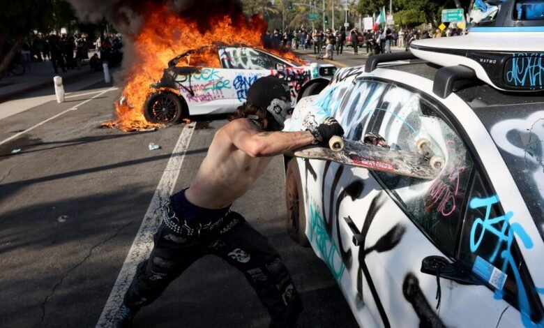 Pro manifestantes o agitadores: ¿Quién conduce el caos en las protestas de inmigración de Los Ángeles? Pro manifestantes o agitadores: ¿Quién conduce el caos en las protestas de inmigración de Los Ángeles?
