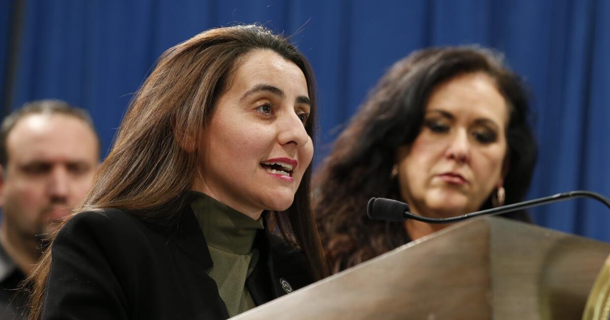 Los demócratas eligen a la primera mujer de color para ser el próximo presidente del Senado estatal