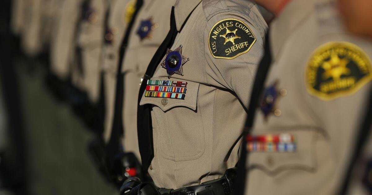Los funcionarios del sheriff de Los Ángeles dicen que su publicación sobre Irán era “ofensivo”