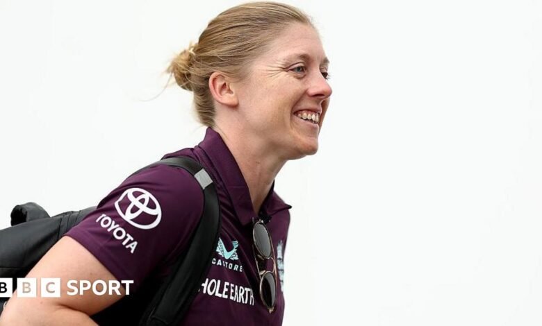 Heather Knight: Inglaterra International Signs, nuevo contrato