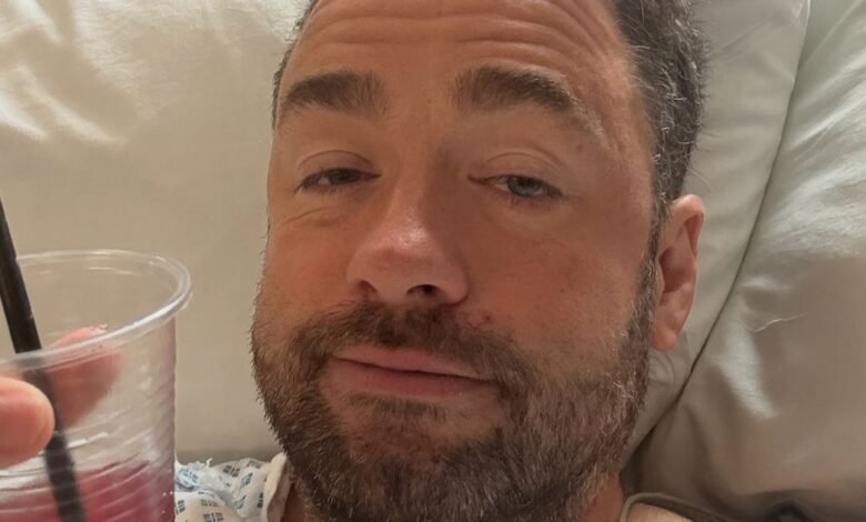 Jason compartió la actualización ‘dolorosa’ del Bed of Manford Hospital después de cancelar cuatro espectáculos Jason compartió la actualización ‘dolorosa’ del Bed of Manford Hospital después de cancelar cuatro espectáculos