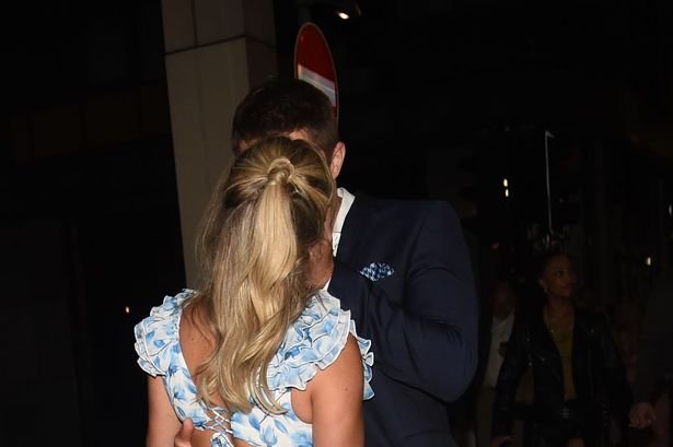 Hankey Snogs nuevas personas en la declaración de boda de Korei Tina O’Brien Jack P. Shepherd