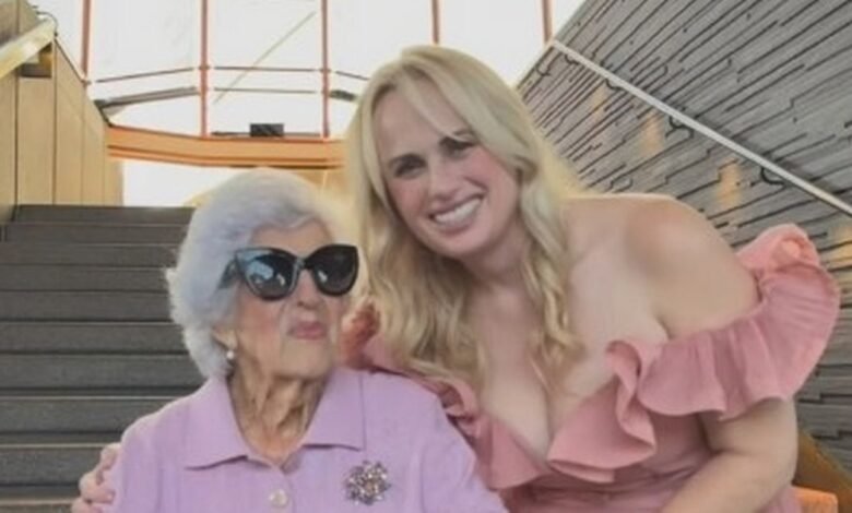 Rebel Wilson fue devastado varios meses después de la muerte de Dadu Rebel Wilson fue devastado varios meses después de la muerte de Dadu
