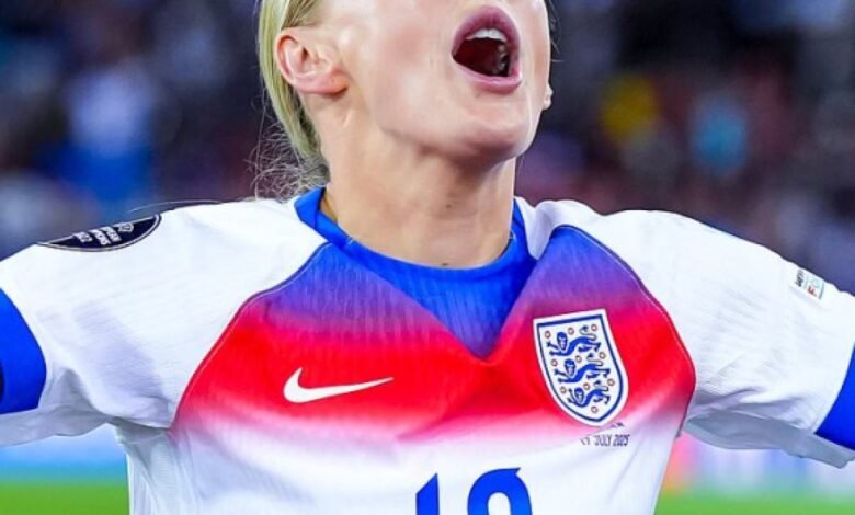 Assassin sonrió por Lionesses: con las fotos de su boda en sus shinpads: por qué ‘Chloe Kelly’ único no se pierde cuando los grandes momentos llegan después de disparar a Inglaterra en la corona Euros nuevamente. Assassin sonrió por Lionesses: con las fotos de su boda en sus shinpads: por qué ‘Chloe Kelly’ único no se pierde cuando los grandes momentos llegan después de disparar a Inglaterra en la corona Euros nuevamente.