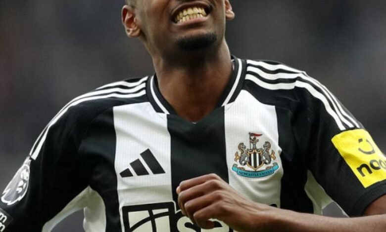 Las estrellas de Newcastle rompen el silencio en Wantaway Alexander Isak cuando aterrizaron en Singapur sin un delantero estrella, porque su récord estaba listo.