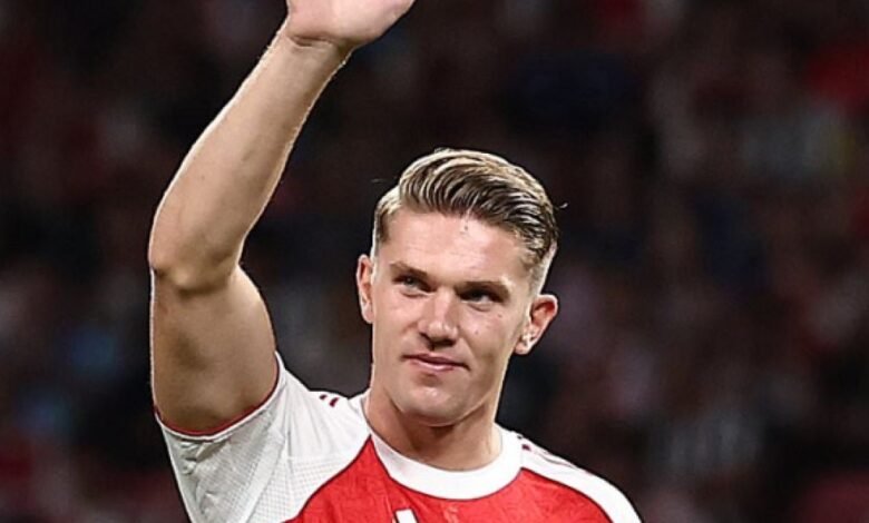Viktor Gyokeyes fue revelado en el campo antes de la amistad del Arsenal con Newcastle en Singapur después de finalmente sellarse 64 millones de libras. Viktor Gyokeyes fue revelado en el campo antes de la amistad del Arsenal con Newcastle en Singapur después de finalmente sellarse 64 millones de libras.
