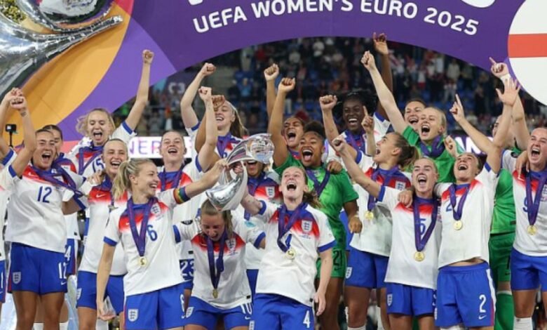 Los Leones ganaron para regresar al Reino Unido después de que se les pidió a los seguidores que se mantuvieran alejados … cuando sus campeones de la Eurocopa 2025 se preparan para el viaje a Downing Street después de la fiesta hasta las 4 a.m.