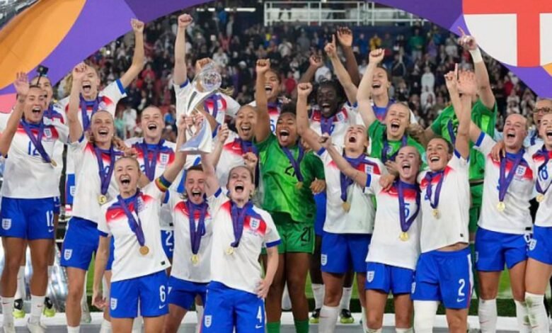 Paddy Power Toast de su historia Euro 2025 con anuncios divertidos alrededor de Londres antes del desfile de trofeos