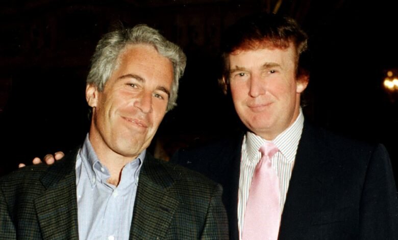 Trump envió una carta de cumpleaños Jeffrey Epstein Bawdy: WSJ.