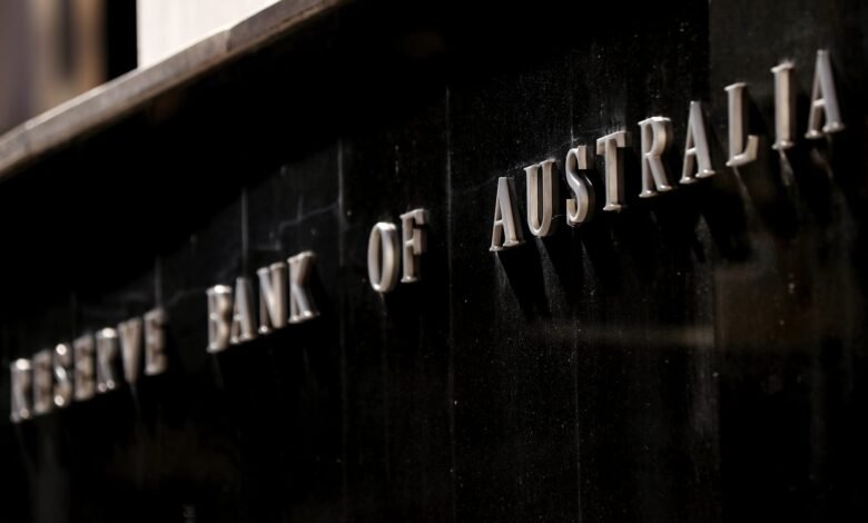 RBA tiene tasas inesperadas debido a la espera de más información de inflación. RBA tiene tasas inesperadas debido a la espera de más información de inflación.