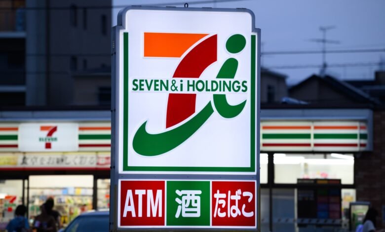 El comercio de siete y i en Japón, se detuvo después de que Couche-Tard retiró $ 47 mil millones para comprar minoristas. El comercio de siete y i en Japón, se detuvo después de que Couche-Tard retiró $ 47 mil millones para comprar minoristas.