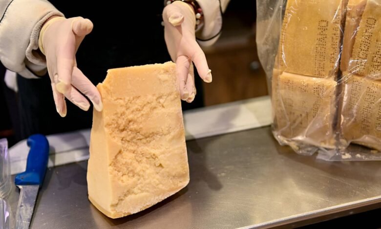 Desde el whisky irlandés hasta el queso italiano, la tasa impositiva de los Estados Unidos vibra en la Unión Europea. Desde el whisky irlandés hasta el queso italiano, la tasa impositiva de los Estados Unidos vibra en la Unión Europea.