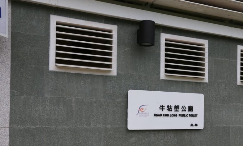 La corte de Hong Kong reglas para el hombre de tránsito que desafió la prohibición del baño La corte de Hong Kong reglas para el hombre de tránsito que desafió la prohibición del baño
