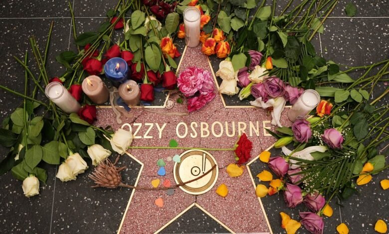 Video. Príncipe de la oscuridad lloró por los fanáticos en Hollywood Walk of Fame Video. Príncipe de la oscuridad lloró por los fanáticos en Hollywood Walk of Fame