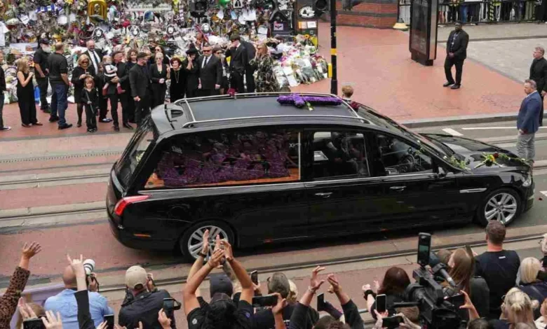 Funeral Oji Osburn: Sharon, EMI y Metallica se unen a miles para adiós a Birmingham sensible