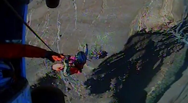 Los adolescentes rescatados del pulgar de Dios durante los contribuyentes de costo de fin de semana $ 20k, dicen las autoridades Los adolescentes rescatados del pulgar de Dios durante los contribuyentes de costo de fin de semana $ 20k, dicen las autoridades