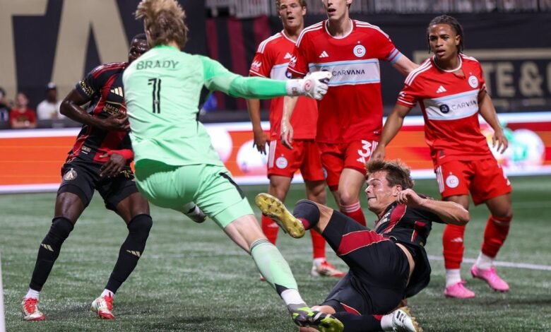 Atlanta intenta terminar el campeonato, en comparación con Charlotte