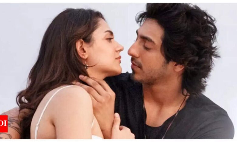 ‘Sayara’ Día de la taquilla 1: El drama romántico de Mohit Suri es Rs 1 crore marca; Ahan Pandey y Anit Pada protagonizan hoy para ingresar al club Rs 200 millones de rupias ‘Sayara’ Día de la taquilla 1: El drama romántico de Mohit Suri es Rs 1 crore marca; Ahan Pandey y Anit Pada protagonizan hoy para ingresar al club Rs 200 millones de rupias