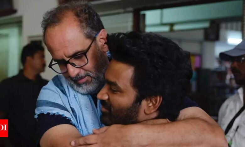 Los bolígrafos de Ananda L. Rye rindieron homenaje a Dhanush al tributo de cumpleaños al cumpleaños ‘Tim Tak’, compartiendo la selección de BTS de ‘Tere Ishq Maine’.