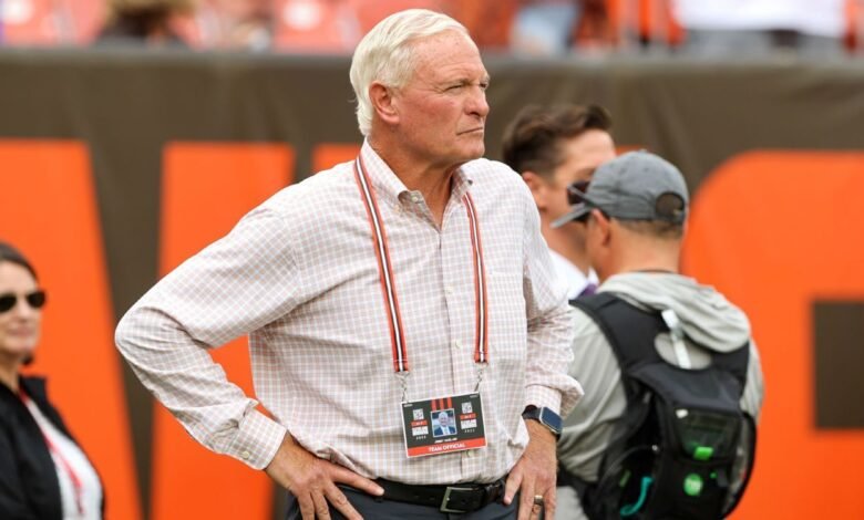 Arch Madness: Browns minimiza la charla de draft de Manning Arch Madness: Browns minimiza la charla de draft de Manning