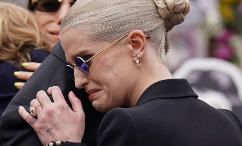 A la hermana Kelly en el funeral de las 10 palabras de Oji en las 10 palabras de Jack Oborne A la hermana Kelly en el funeral de las 10 palabras de Oji en las 10 palabras de Jack Oborne