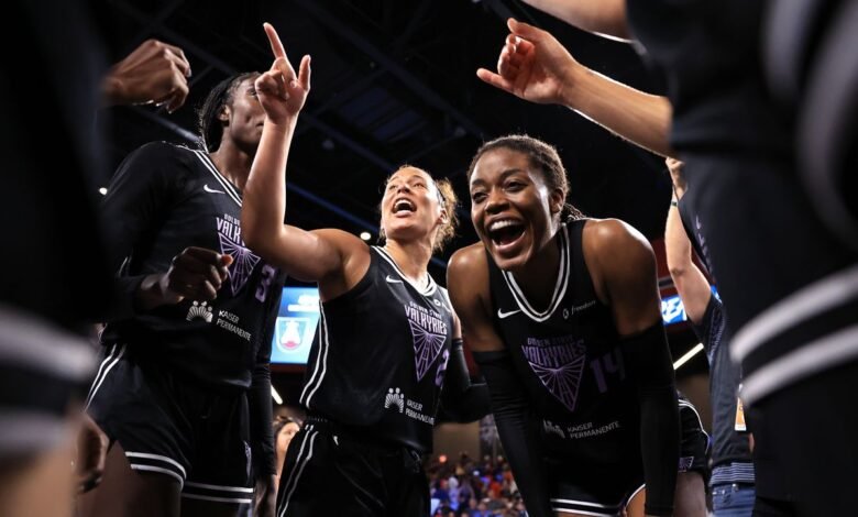 Un consolador verde lima fue arrojado a una cancha de la WNBA. Se produjo el caos