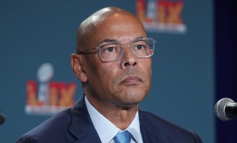 CEO de la NFLPA Lloyd Howell Jr. Redido entre la controversia CEO de la NFLPA Lloyd Howell Jr. Redido entre la controversia