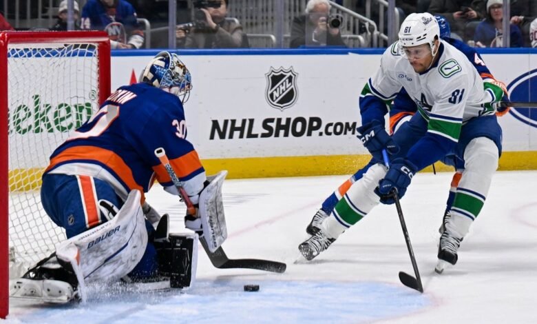 Maple Leafs tiene F Dakota Joshua de Canucks Maple Leafs tiene F Dakota Joshua de Canucks