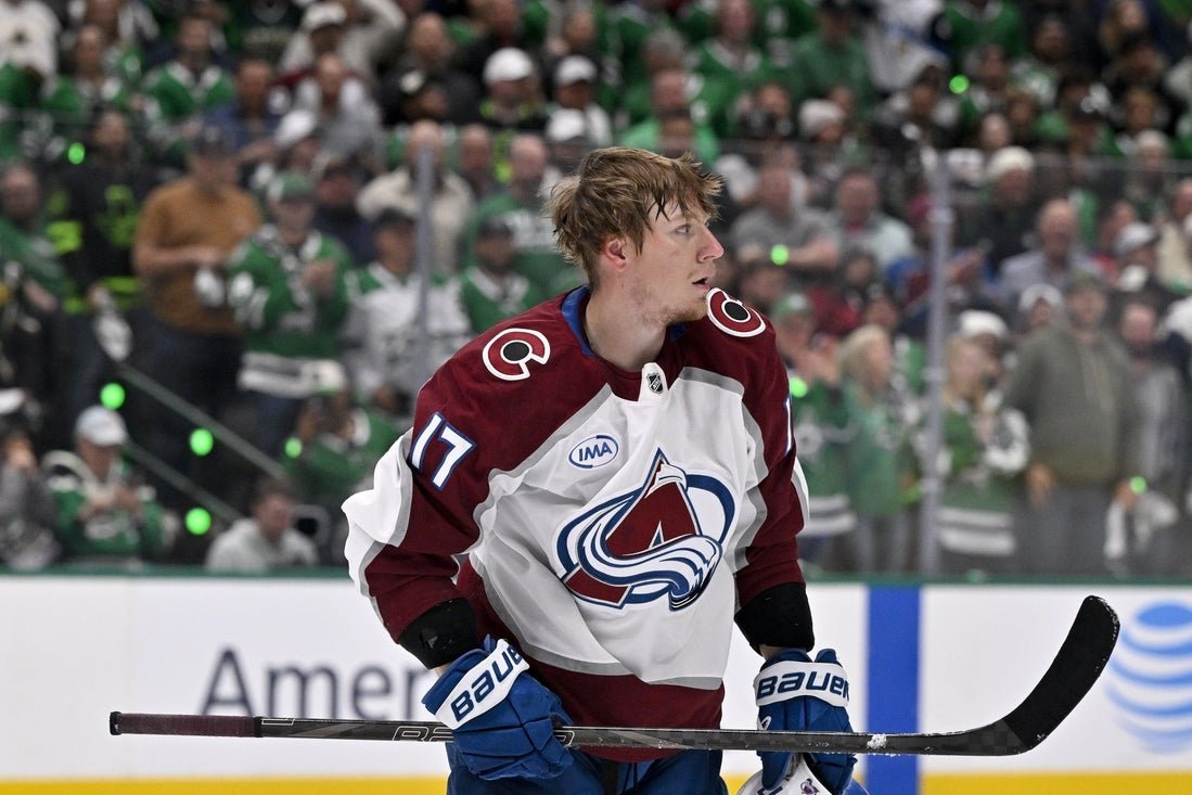 Avalanche F Parker Kelly Signs para extenderse 4 años