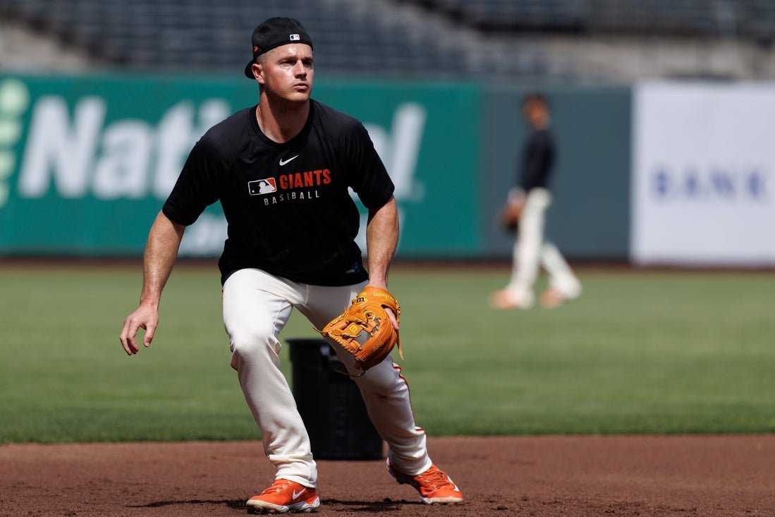 El gigante activado 3b Matt Chapman (mano) de IL
