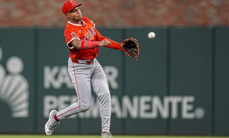 El ángel puso 2B Christian Moore (pulgar) en IL durante 10 días