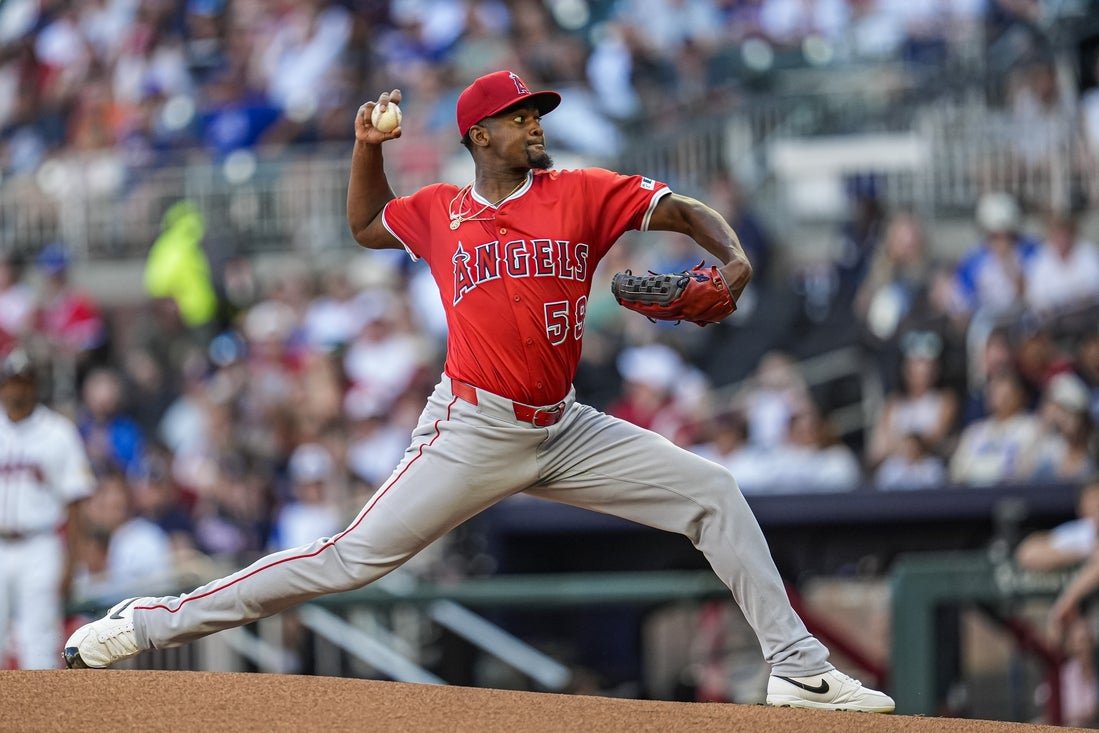 José Soriano lanza a los ángeles para ganar contra los Bravos