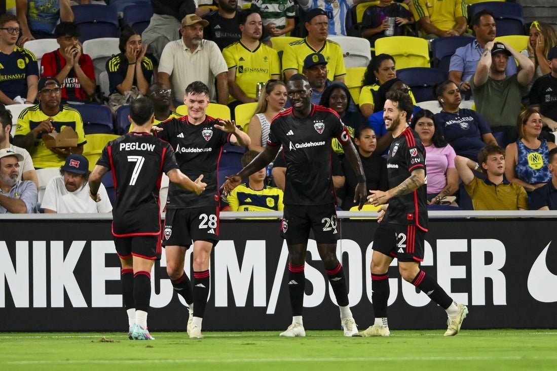 DC United emprende la galaxia en el primer partido bajo el entrenador temporal