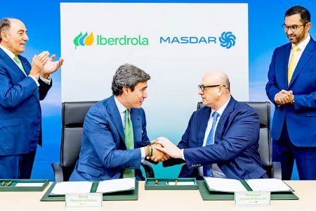 Masdar e Iberdrola logran finanzas cercanas a la granja de turbinas eólicas externas de 5.200 millones de euros. Masdar e Iberdrola logran finanzas cercanas a la granja de turbinas eólicas externas de 5.200 millones de euros.