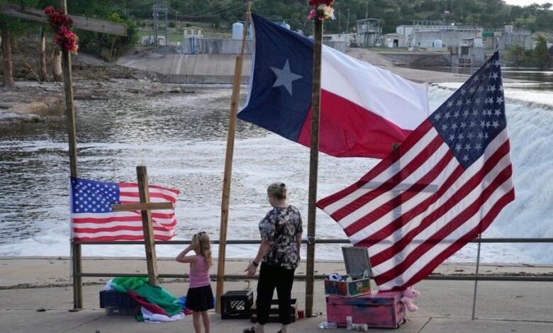 Trump planea recorrer el daño por inundación de Texas mientras el alcance del desastre prueba su promesa de cerrar FEMA Trump planea recorrer el daño por inundación de Texas mientras el alcance del desastre prueba su promesa de cerrar FEMA