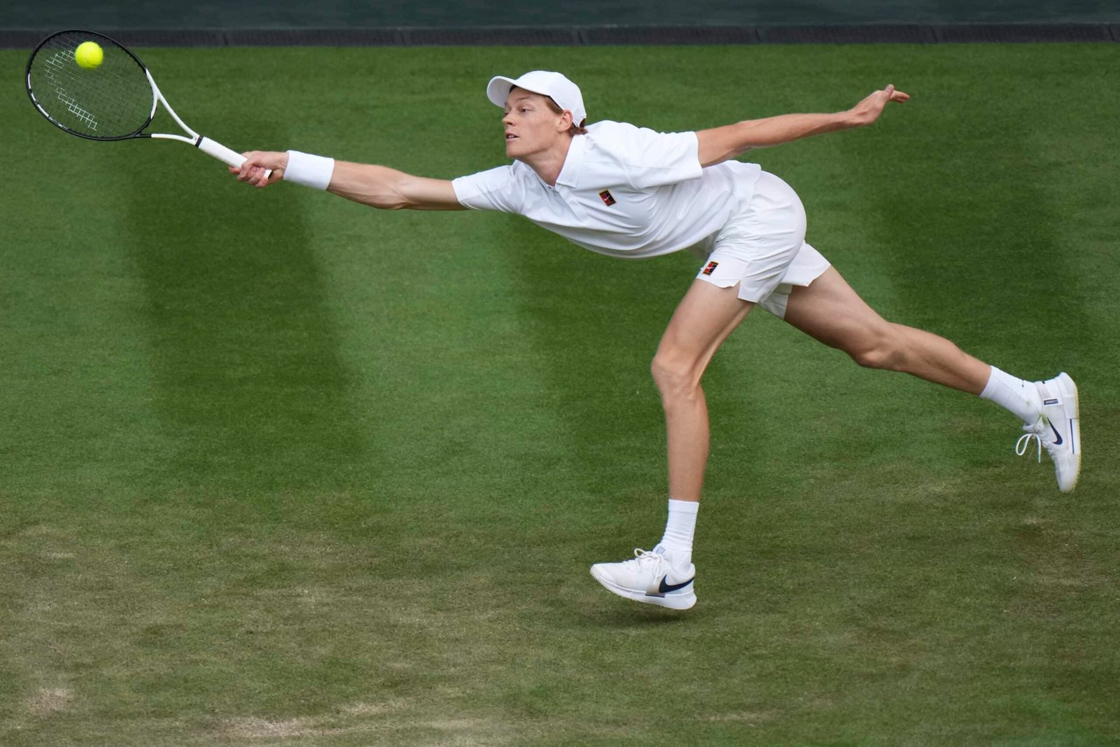 Jannik Sinner para caminar