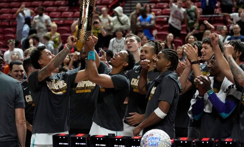 Hornets ganó el título del primer torneo de verano de la NBA al sostener a los reyes Hornets ganó el título del primer torneo de verano de la NBA al sostener a los reyes