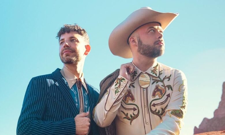 Adam Mac se casó con una pareja desde hace mucho tiempo y le sacrificó nuevas canciones Adam Mac se casó con una pareja desde hace mucho tiempo y le sacrificó nuevas canciones