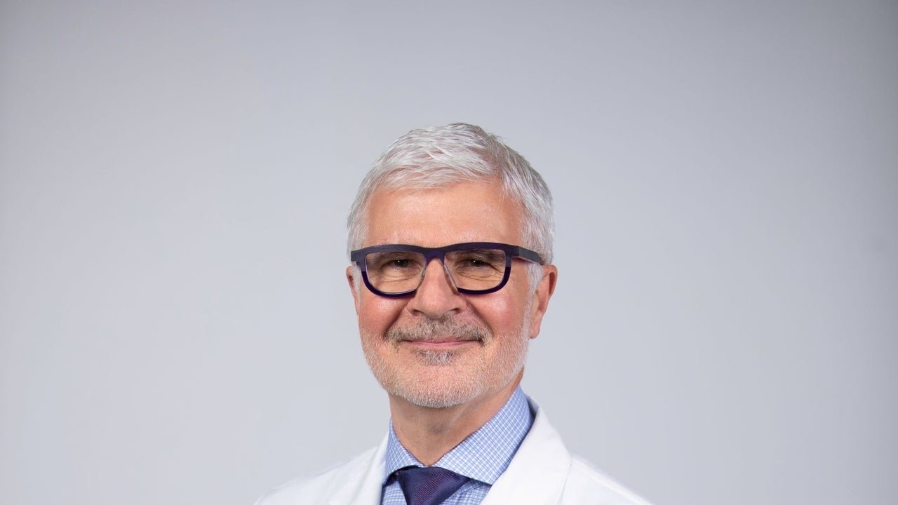 El Dr. Stephen Gondry comparte cómo sus clientes famosos convierten sus cuerpos con alimentos excesivos y aceite de oliva