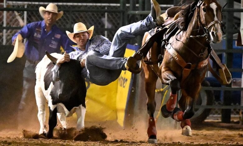 El luchador de dirección de Hermiston, Dalton Massey, continúa un notable asentimiento en Rodeo World